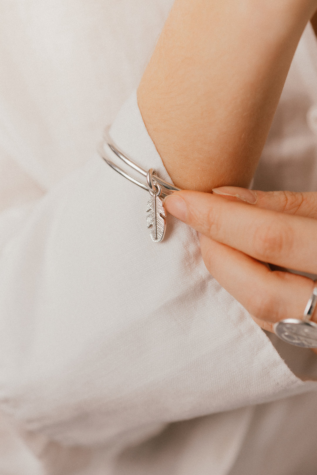 2.5mm Honour Feather Charm Classic Bangle